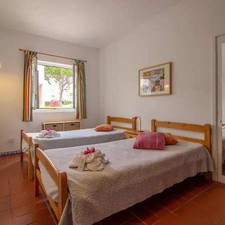 Old Village- 1a Village Gate Апартаменты *