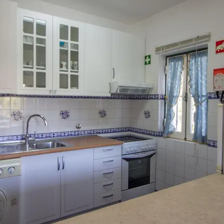 Old Village- 1a Village Gate Апартаменты Картейра