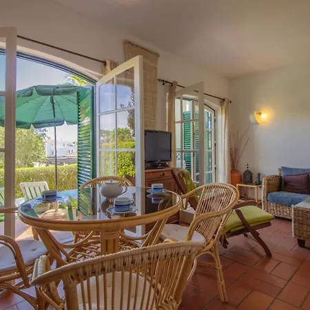 Old Village- 1a Village Gate Картейра